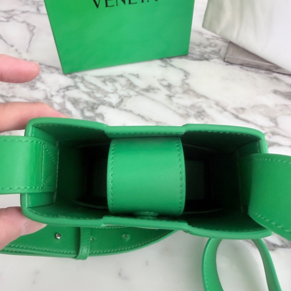 BOTTEGA VENETA 729298 Intrecciato Green Leather Cassette Shoulder bag - Picture 10 of 15